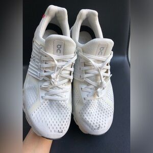 On Cloud Cloudswift Low Top Running Sneakers Womens Size: W9 EUR 40.5